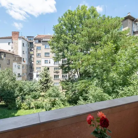 Pick! Spacious 2 Bedroom