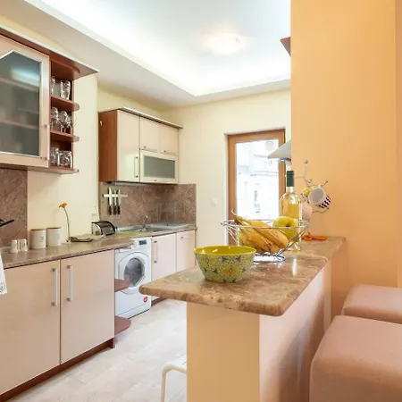 Pick! Spacious 2 Bedroom