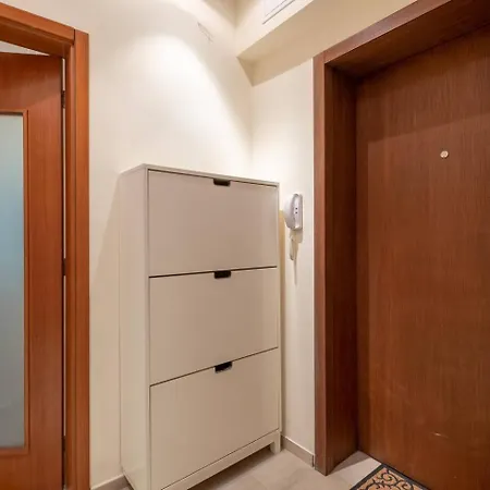 Pick! Spacious 2 Bedroom *