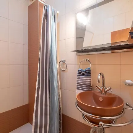 Pick! Spacious 2 Bedroom *