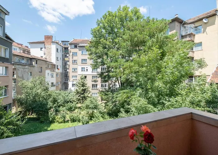 Pick! Spacious 2 Bedroom