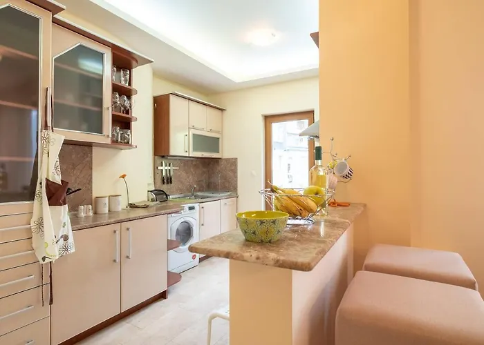 Pick! Spacious 2 Bedroom