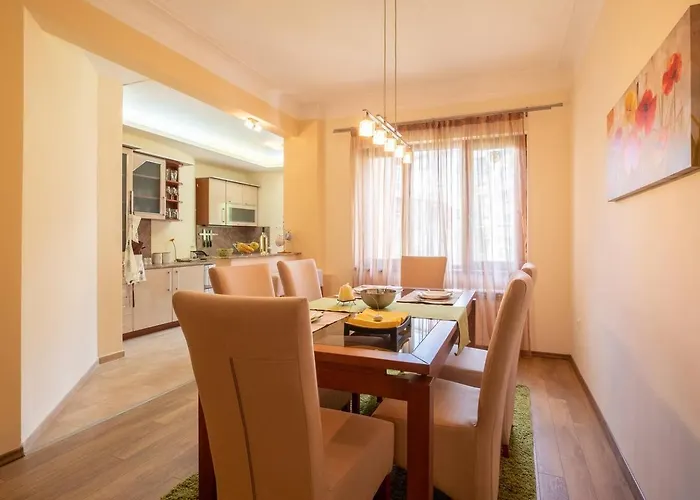 Pick! Spacious 2 Bedroom *