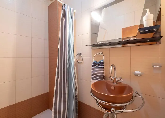 Pick! Spacious 2 Bedroom *