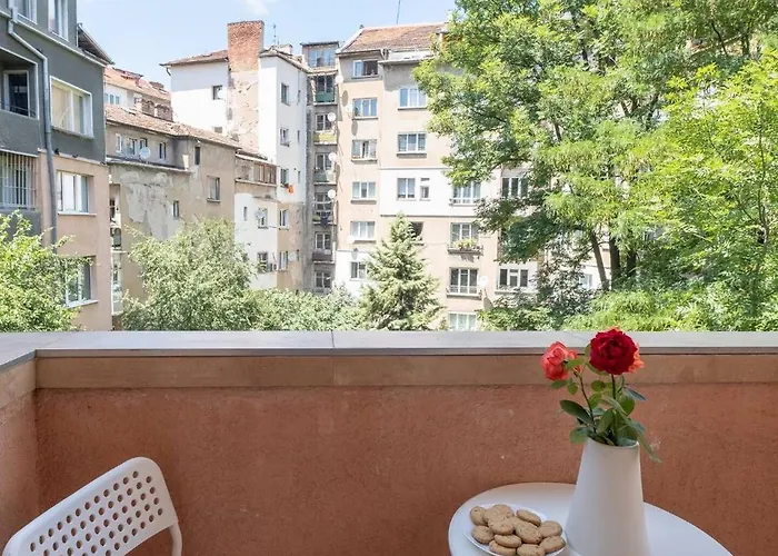 Pick! Spacious 2 Bedroom Apartment *